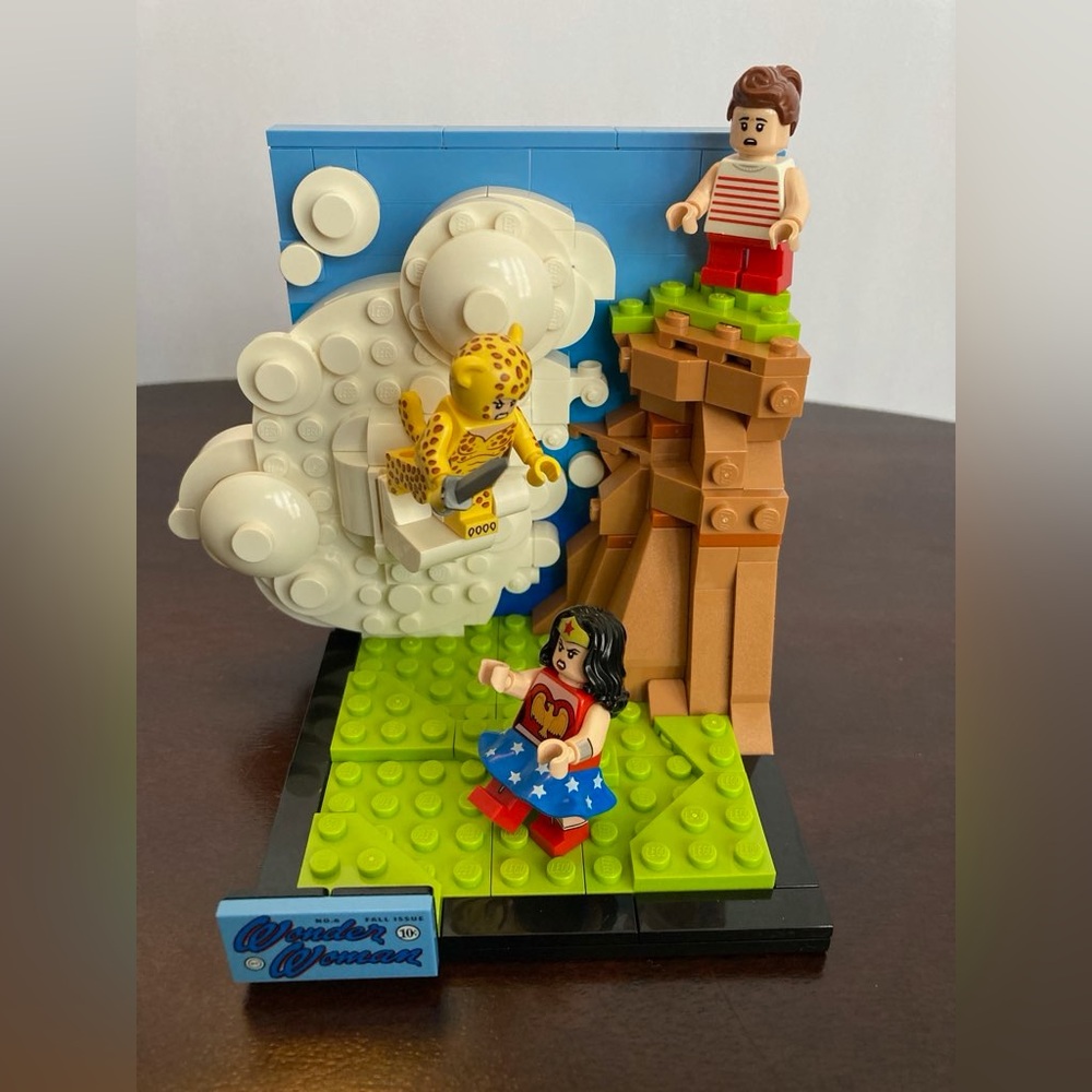 LEGO Wonder Woman Special Edition Set 77906 - Picture 8 of 12
